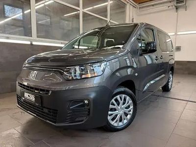 Second-hand Fiat Doblò 289 CP (212 kW) 2024 Gri Monovolum