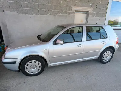 Używany VW Golf IV 101 KM (74 kW) 2003 Srebrny Sedan/Limuzyna