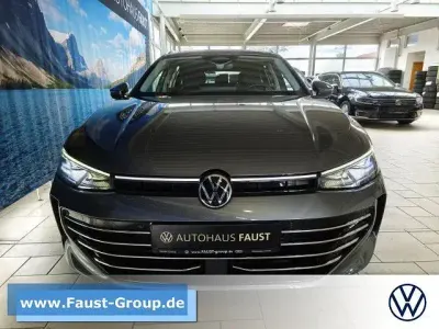 Gebraucht VW Passat Elegance 150 PS (110 kW) 2025 Grau metallic Kombi