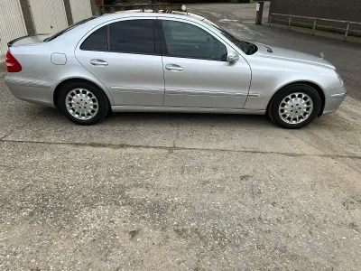 Gebraucht Mercedes E240 2002 Silber Limousine