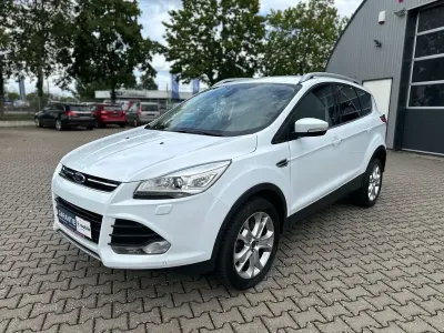 Gebraucht Ford Kuga Titanium 163 PS (119 kW) 2013 Weiß SUV