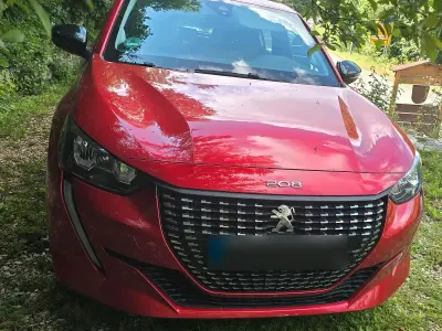 Gebraucht Peugeot 208 Active 101 PS (74 kW) 2021 Rot Kleinwagen
