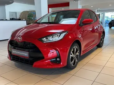 Gebraucht Toyota Yaris Comfort 116 PS (85 kW) 2025 Emotional red metallic Kleinwagen