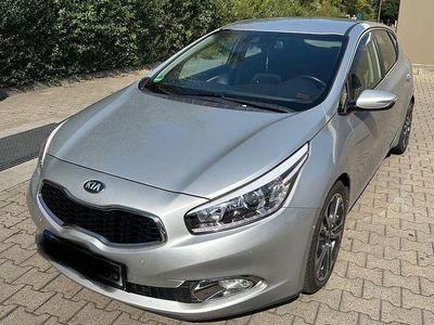 Gebraucht Kia Ceed Sportswagon Vision 135 PS (99 kW) 2013 Silber Kombi