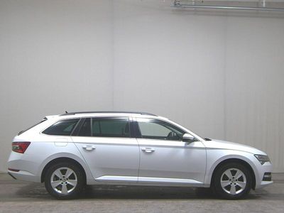 Gebraucht Skoda Superb Ambition 150 PS (110 kW) 2022 Weiss Kombi