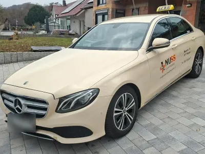 Begagnad Mercedes E200 150 HK (110 kW) 2019 Gul Sedan