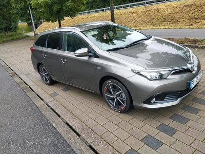 Toyota Auris Hybrid