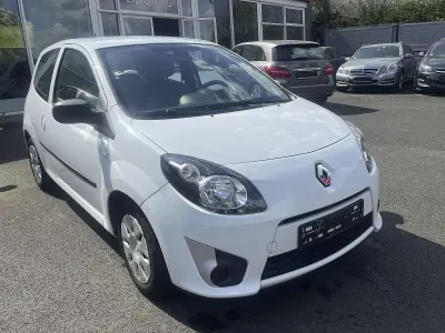 Second-hand Renault Twingo Authentique 75 CP (55 kW) 2011 Alb Hatchback