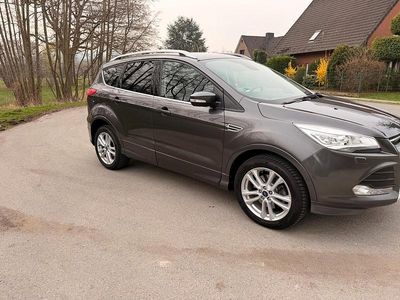 Gebraucht Ford Kuga Titanium 179 PS (131 kW) 2016 Grau SUV