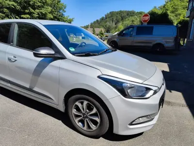 Gebraucht Hyundai i20 Passion 84 PS (61 kW) 2018 Silber Limousine