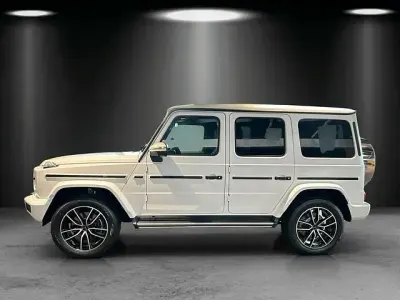 Gebraucht Mercedes G500 AMG line 421 PS (309 kW) 2024 Manufaktur opalithweiß magno SUV