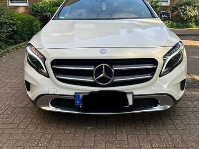 Mercedes GLA220