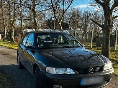 Schwarz Gebraucht 1996 Opel Vectra Exklusiv Limousine | 1.900 €