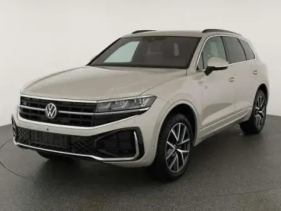 Gebraucht VW Touareg R-line 286 PS (210 kW) 2024 Beige metallic SUV