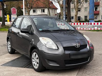 Usata Toyota Yaris 69 CV (50 kW) 2010 Grigio Utilitaria