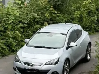 Gebraucht Opel Astra GTC Edition 165 PS (121 kW) 2011 Limousine