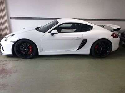 Porsche Cayman GT4