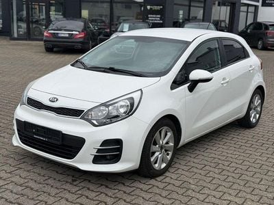 Usata Kia Rio DREAM-TEAM Edition 84 CV (61 kW) 2015 Bianco Utilitaria
