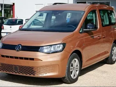 Neu VW Caddy Life 116 PS (85 kW) 2026 Gold Van / Kleinbus