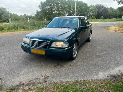 Gebraucht Mercedes C180 1994 Grün Limousine