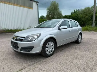 Gebraucht Opel Astra Edition 105 PS (77 kW) 2005 Starsilber iii m2 Kleinwagen