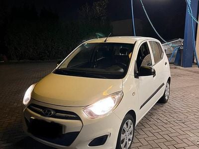 Gebraucht Hyundai i10 Edition 86 PS (63 kW) 2013 Weiß Kleinwagen