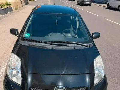 Gebraucht Toyota Yaris 101 PS (74 kW) 2010 Schwarz Kleinwagen