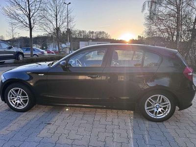 Gebraucht BMW 116 122 PS (89 kW) 2009 Schwarz Kleinwagen