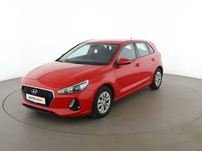 Gebraucht Hyundai i30 Select 101 PS (74 kW) 2017 Rot Limousine