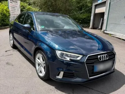 Gebraucht Audi A3 Comfort 150 PS (110 kW) 2019 Blau Limousine