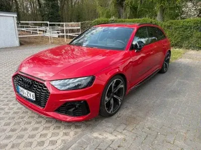 Usata Audi RS4 Sport 450 CV (330 kW) 2023 Rosso Station wagon
