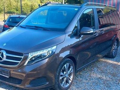 Mercedes V220