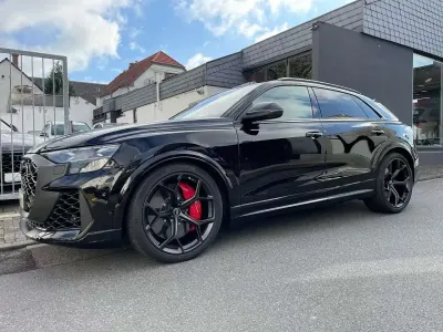 Neu Audi Q8 Performance 640 PS (470 kW) 2025 Mythosschwarz metallic SUV