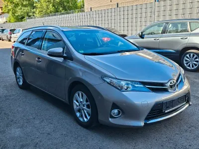 Gebraucht Toyota Auris Executive 124 PS (91 kW) 2013 Grau Kombi