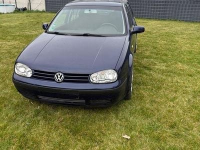 Usata VW Golf IV Trendline 75 CV (55 kW) 2002 Blu Berlina