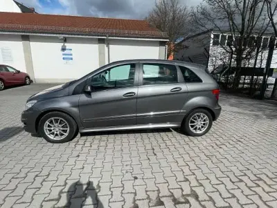 Gebraucht Mercedes B200 136 PS (100 kW) 2011 Grau Van / Kleinbus