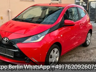 Second-hand Toyota Aygo X-play 69 CP (50 kW) 2015 Roșu Hatchback
