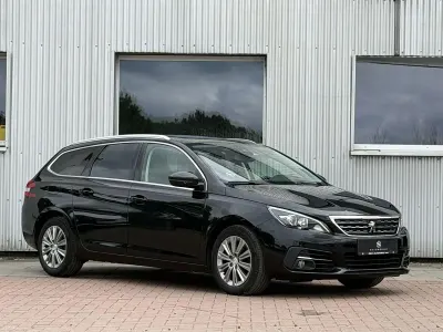 Gebraucht Peugeot 308 Allure 131 PS (96 kW) 2020 Lackierung schwarz perla nera/ Kombi