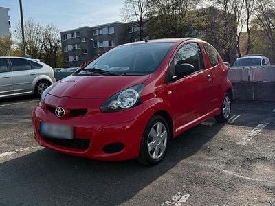 Gebraucht Toyota Aygo 68 PS (50 kW) 2009 Rot Kleinwagen