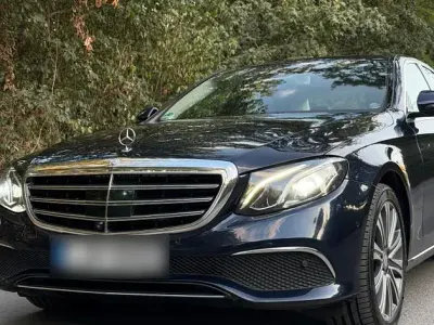 Gebraucht Mercedes E350 Exclusive 258 PS (189 kW) 2016 Blau Limousine