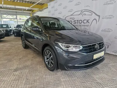 Używany VW Tiguan Life 150 KM (110 kW) 2022 Szary SUV
