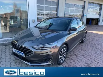 Neu Ford Focus Titanium X 155 PS (114 kW) 2026 Magneticgrau (metallic) (grau) Limousine