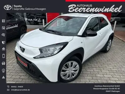 Gebraucht Toyota Aygo X X-play 72 PS (52 kW) 2023 Schneeweiß SUV