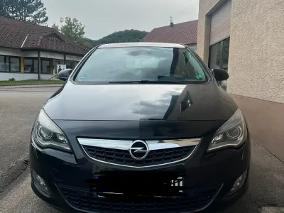 Gebraucht Opel Astra 140 PS (102 kW) 2011 Schwarz Coupé