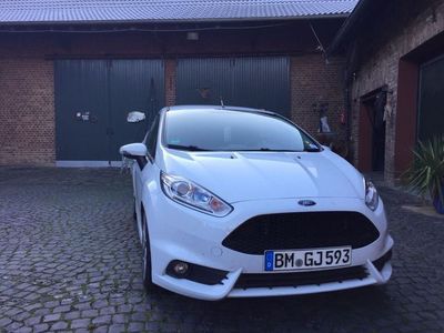 Gebraucht Ford Fiesta Sport 125 PS (91 kW) 2013 Weiß metallic Kleinwagen