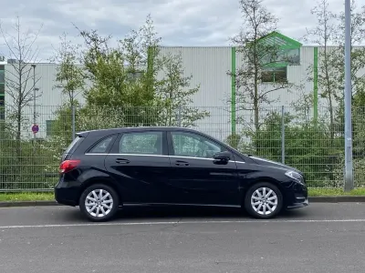 Używany Mercedes B180 Style 122 KM (89 kW) 2016 Czarny Minivan