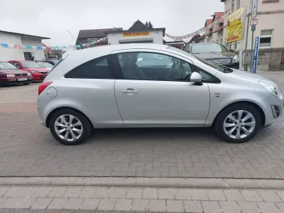 Gebraucht Opel Corsa 69 PS (50 kW) 2012 Argon silber/ice silver (m2) Kleinwagen