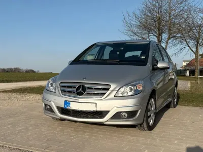 Gebraucht Mercedes B180 116 PS (85 kW) 2010 Silber Van / Kleinbus