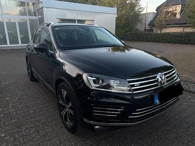 Second-hand VW Touareg Executive 262 CP (192 kW) 2018 Negru SUV