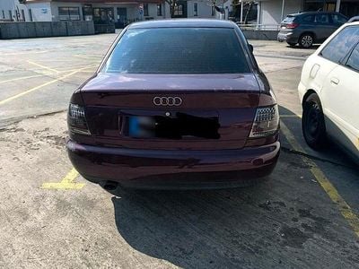 Second-hand Audi A4 100 CP (73 kW) 1996 Maro Berlinǎ